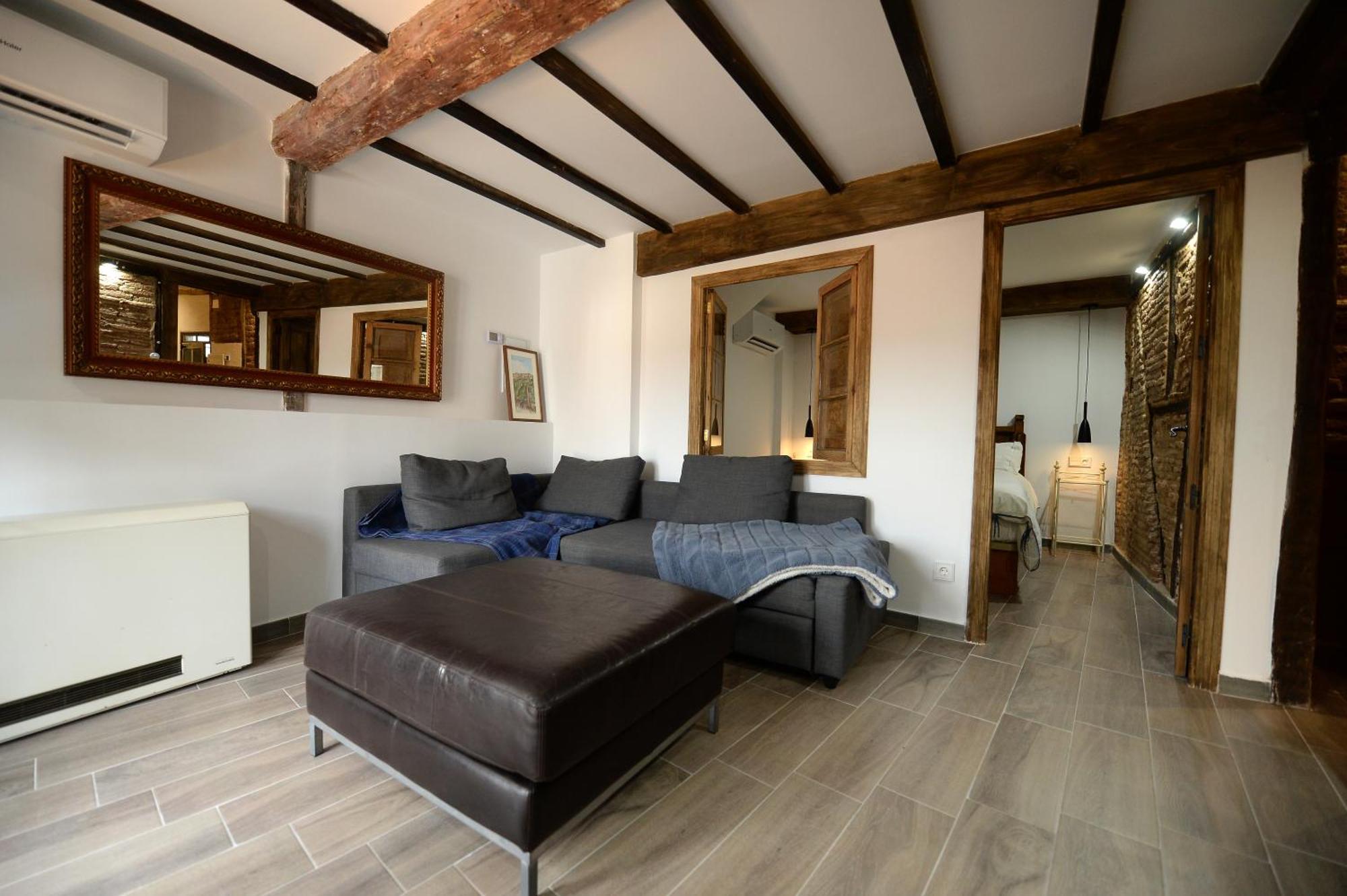Apartment Alojeria *